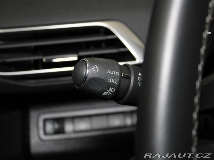 Peugeot 3008 1,6 HYBRID 225k. AKČNÍ CE 2023