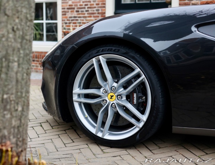 Ferrari FF 6.3 V12 4x4 *V záruke*Zd 2012