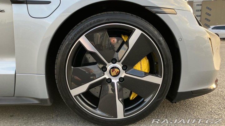 Porsche Taycan Turbo S 2022