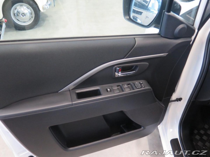 Mazda 5 1.8 klima,7mís,xenon,výhř 2013