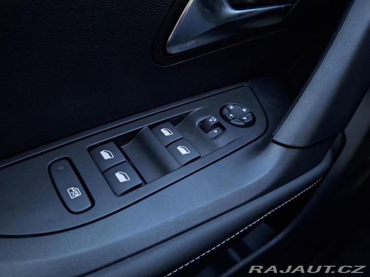 Peugeot 2008 ALLURE Hybrid 145 e-DCS6 2024