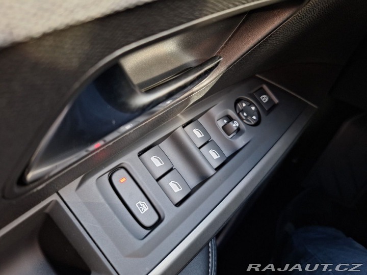 Peugeot 5008 ALLURE Hybrid 136 e-DCS6 2025