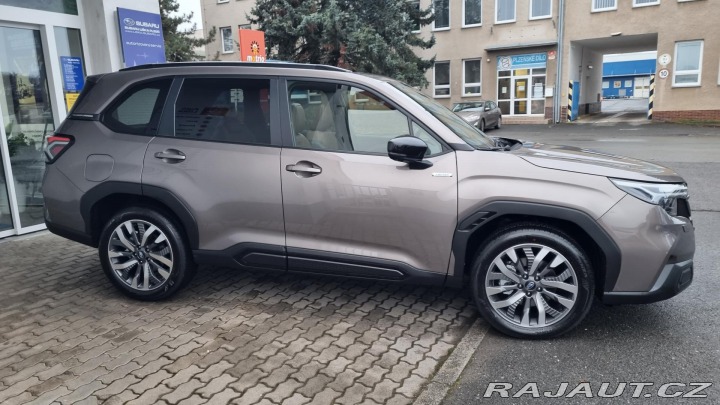 Subaru Forester 2,0i CVT TOURING + kola Z 2025