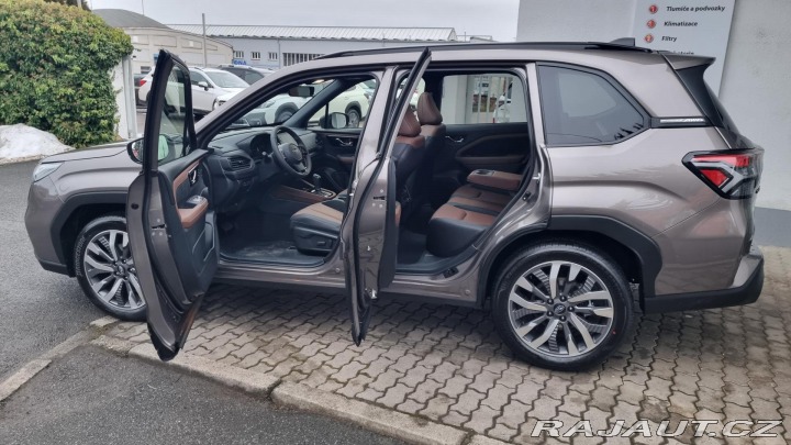 Subaru Forester 2,0i CVT TOURING + kola Z 2025