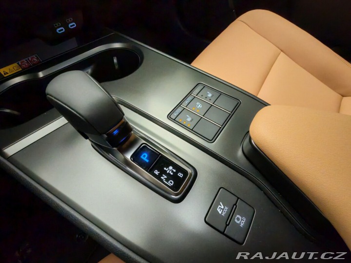 Lexus Ostatní modely UX 300h 300h 2WD F Sport Design 1 2024