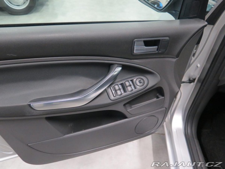 Ford C-MAX 1.6i 74kW, klima, po serv 2010