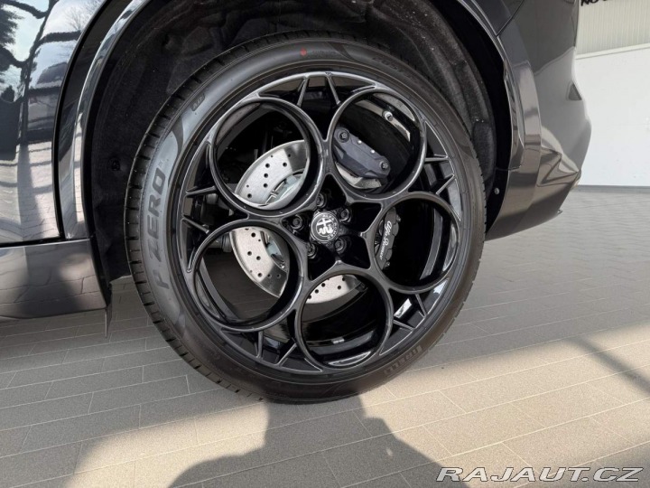 Alfa Romeo Stelvio Quadrifoglio Supersport 2 2024