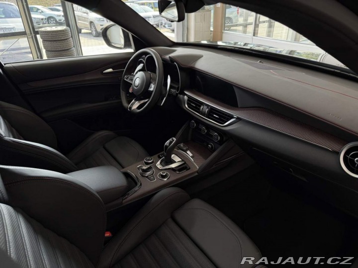 Alfa Romeo Stelvio Quadrifoglio Supersport 2 2024