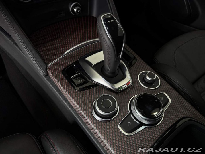 Alfa Romeo Stelvio Quadrifoglio Supersport 2 2024