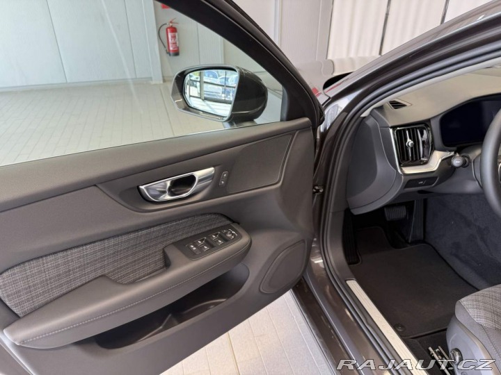 Volvo V60 B4 2.0L 197+14 HP AT7 FWD 2025