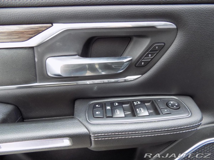 Dodge RAM 1500 5.7HEMI/LARAMIE/LED/ 2019