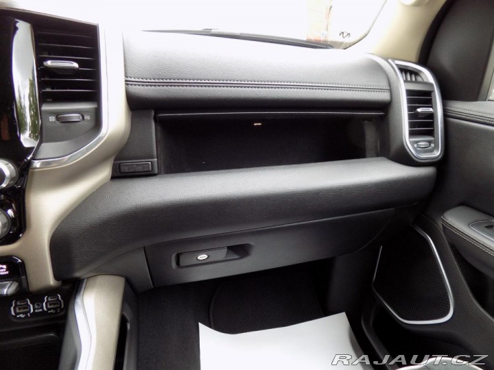 Dodge RAM 1500 5.7HEMI/LARAMIE/LED/ 2019