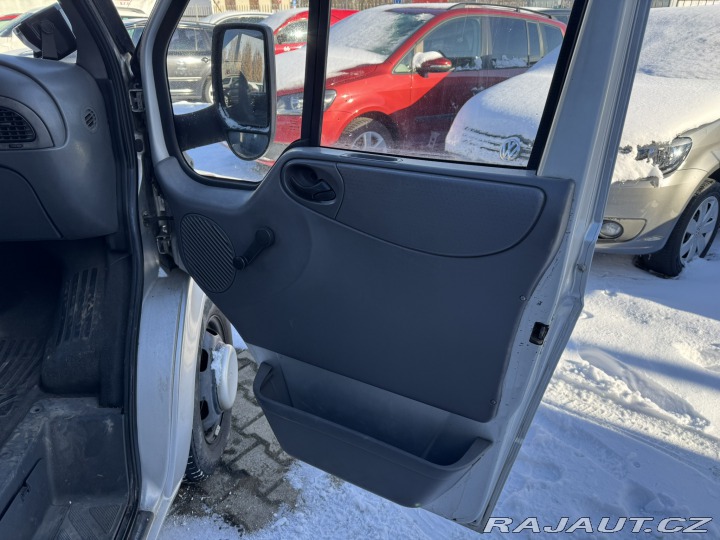 Ford Transit 410L 2,4D 66 KW 7 MÍST 2005