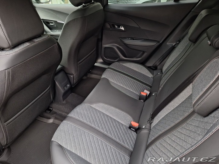 Peugeot 2008 ALLURE 1.2 PT 130K EAT8 2025
