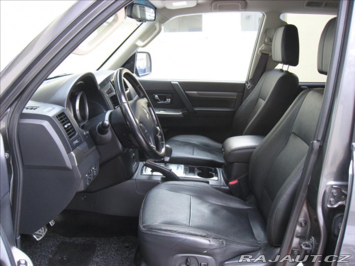 Mitsubishi Pajero 3,2 DI-D 190PS Plus Star 2017