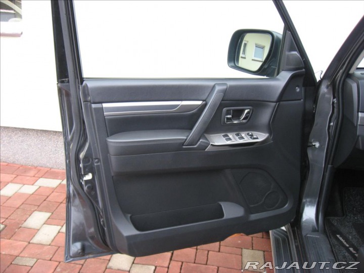 Mitsubishi Pajero 3,2 DI-D 190PS Plus Star 2017