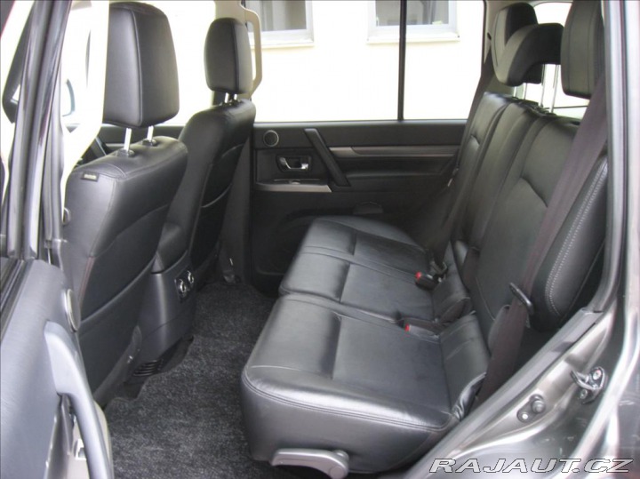 Mitsubishi Pajero 3,2 DI-D 190PS Plus Star 2017