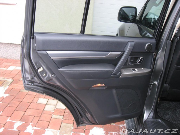 Mitsubishi Pajero 3,2 DI-D 190PS Plus Star 2017