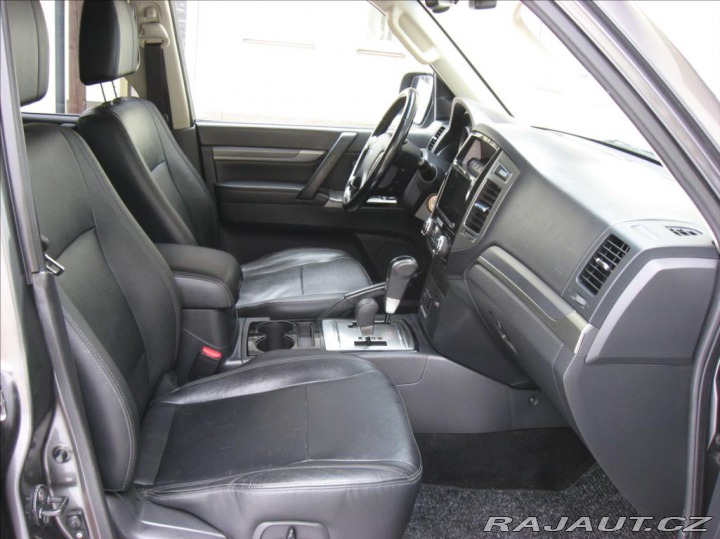 Mitsubishi Pajero 3,2 DI-D 190PS Plus Star 2017