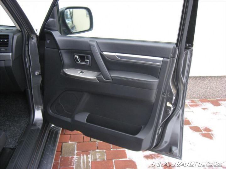 Mitsubishi Pajero 3,2 DI-D 190PS Plus Star 2017