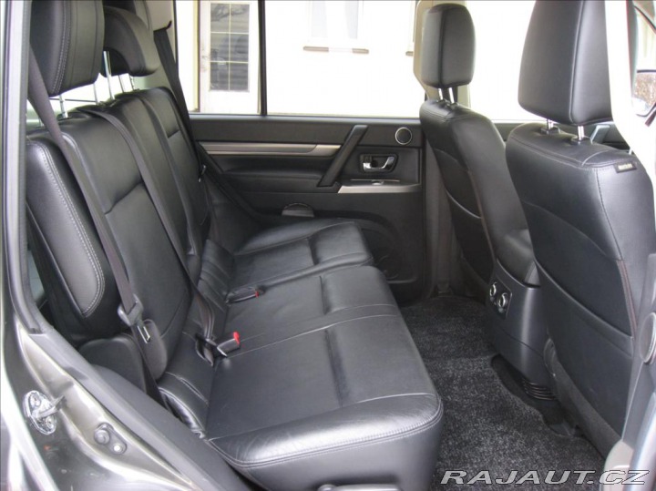 Mitsubishi Pajero 3,2 DI-D 190PS Plus Star 2017