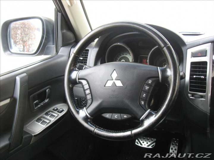 Mitsubishi Pajero 3,2 DI-D 190PS Plus Star 2017