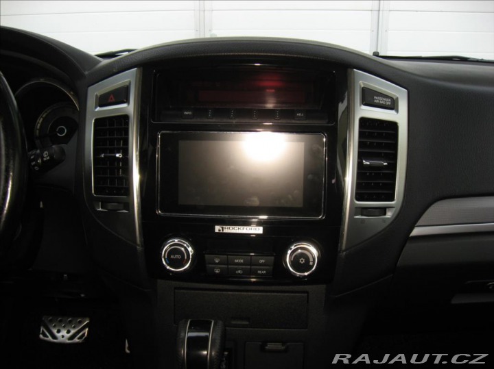 Mitsubishi Pajero 3,2 DI-D 190PS Plus Star 2017