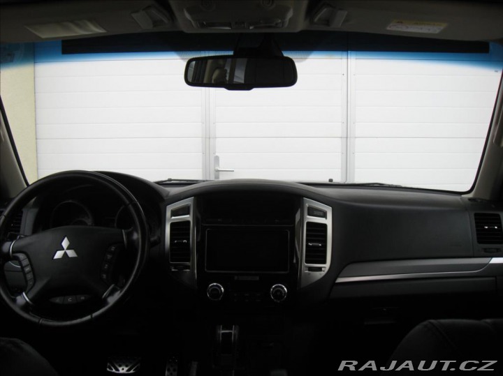 Mitsubishi Pajero 3,2 DI-D 190PS Plus Star 2017