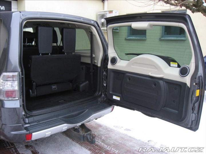 Mitsubishi Pajero 3,2 DI-D 190PS Plus Star 2017