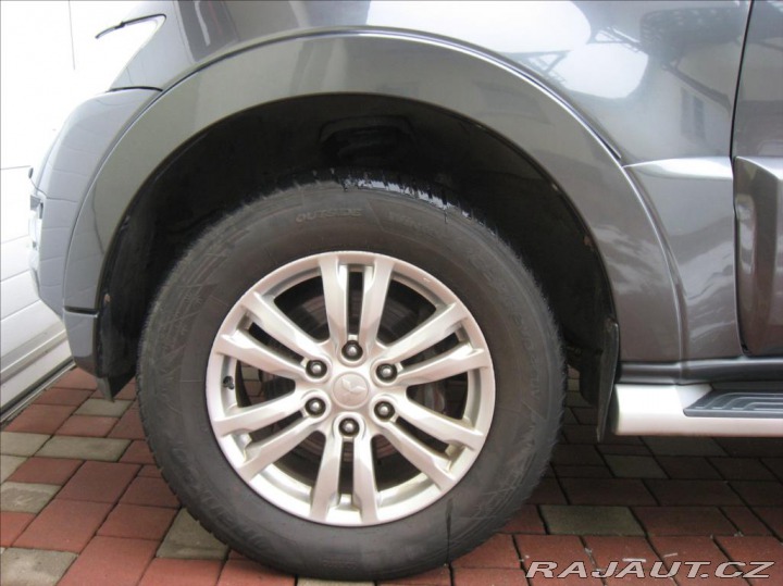 Mitsubishi Pajero 3,2 DI-D 190PS Plus Star 2017