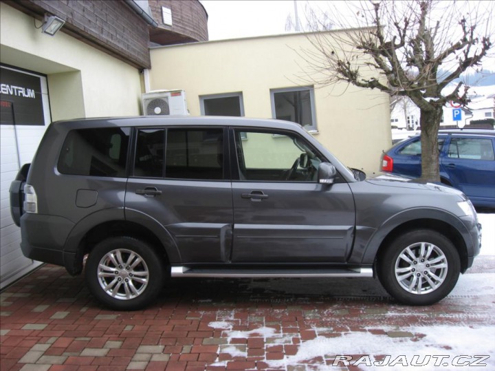 Mitsubishi Pajero 3,2 DI-D 190PS Plus Star 2017