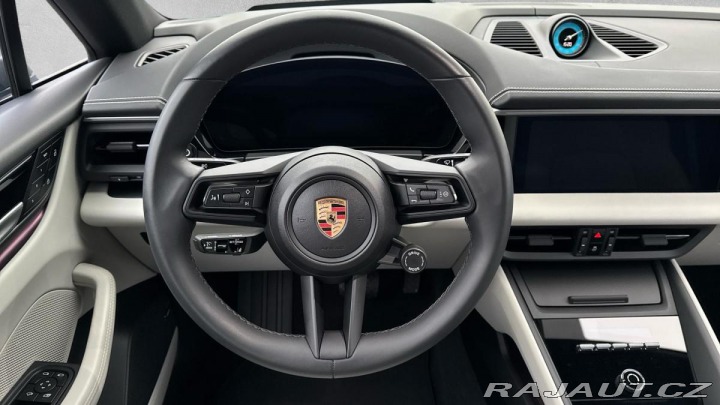 Porsche Macan 4 Electric 2024