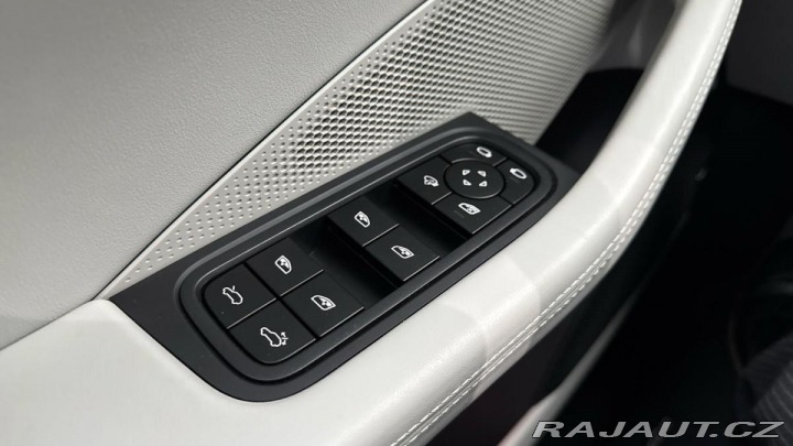 Porsche Macan 4 Electric 2024