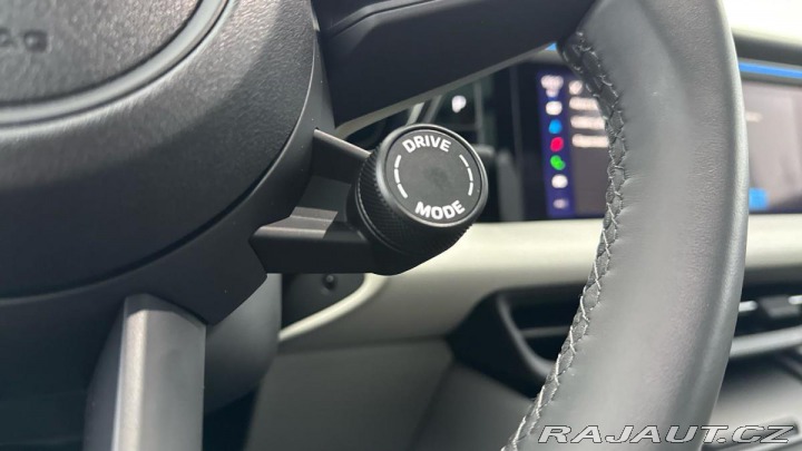 Porsche Macan 4 Electric 2024