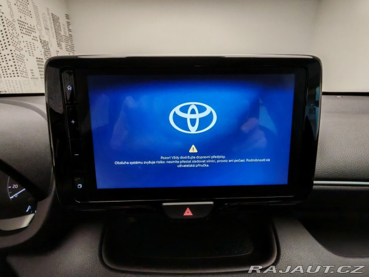 Toyota Yaris 1,5 AT Hybrid Comfort 2024
