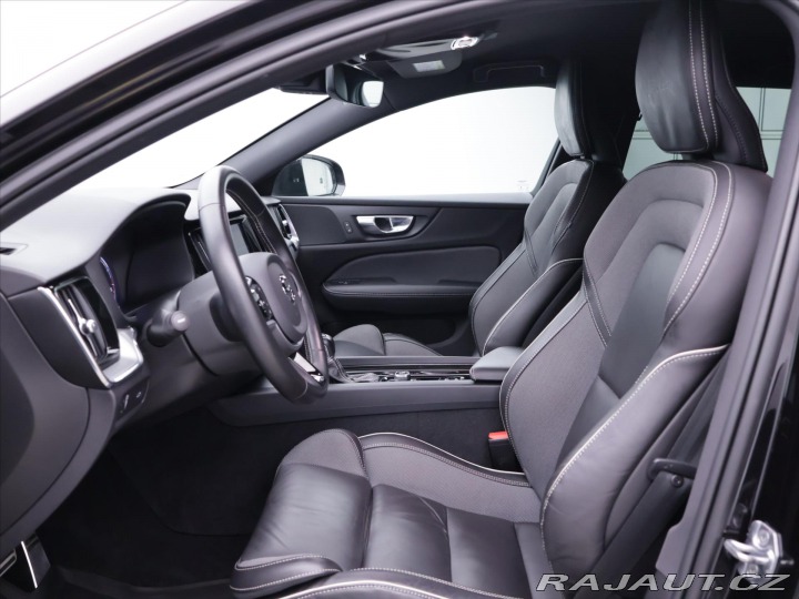 Volvo V60 2,0 T4 R-Design 1.Maj LED 2020