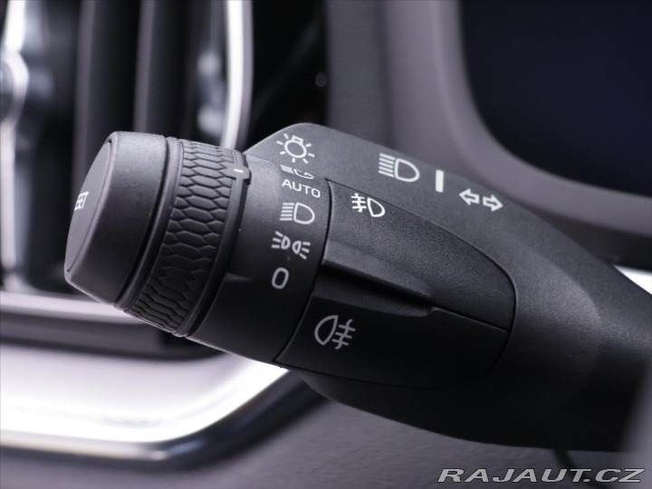 Volvo V60 2,0 T4 R-Design 1.Maj LED 2020