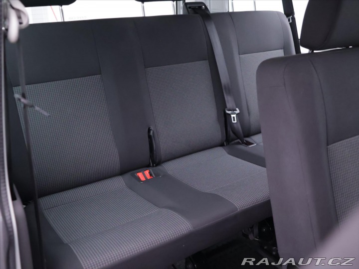 Volkswagen Transporter 2,0 TDI LONG 9-Míst 1.Maj 2020