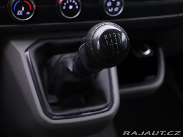 Volkswagen Transporter 2,0 TDI LONG 9-Míst 1.Maj 2020