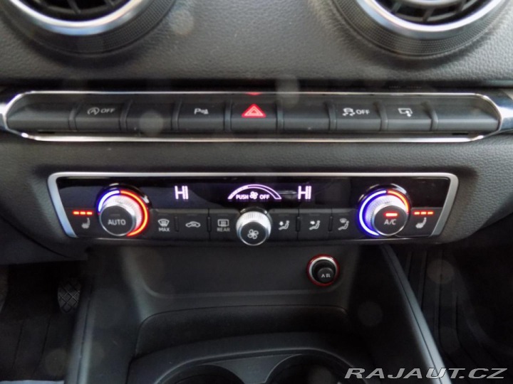 Audi A3 1.6TDI/Bi-xenon/NAVI/ 2014