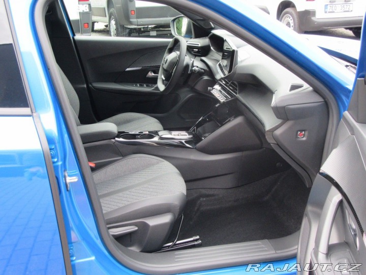 Peugeot 2008 ALLURE PureTech 130 EAT8 2025