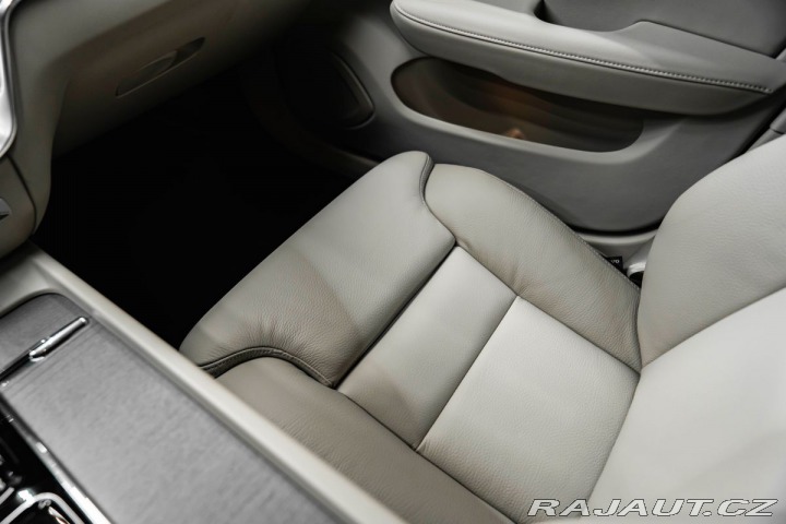 Volvo V60 B4 (D) Plus Dark AT8 FWD, 2024