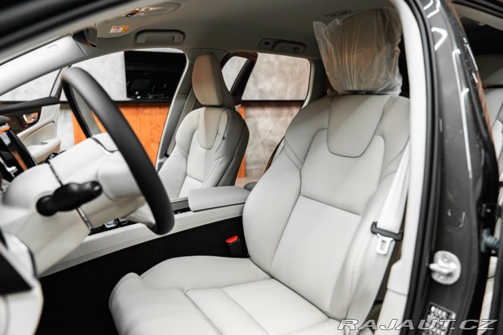 Volvo V60 B4 (D) Plus Dark AT8 FWD, 2024