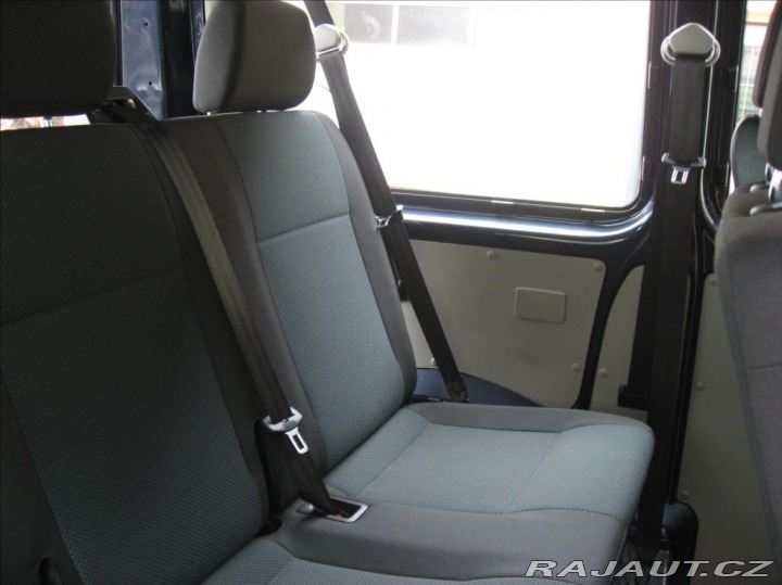 Volkswagen Transporter 2,0 TDI 150PS Kombi-9 DS 2015