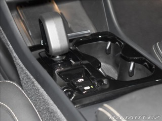 Volvo XC40 2,0 B4 ULT Panorama,bezkl 2023