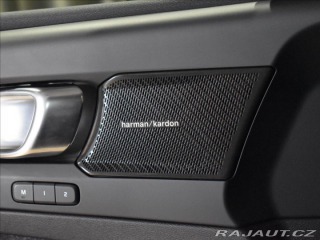 Volvo XC40 2,0 B4 ULT Panorama,bezkl 2023