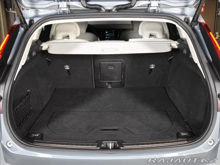 Volvo V60 2,0 CC B4 AWD BEZKLÍČ 2023