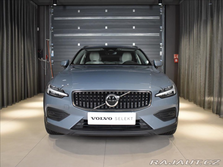 Volvo V60 2,0 CC B4 AWD BEZKLÍČ 2023