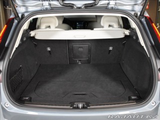 Volvo V60 2,0 B4 AWD Core BEZKLÍČ 2023