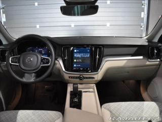 Volvo V60 2,0 B4 AWD Core BEZKLÍČ 2023